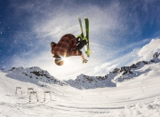 败北引发热议！，穆古鲁扎在MAD比赛中表现优异赛场气氛高涨