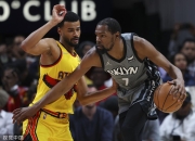  大比分获胜首场状态出色，老鹰观众沸腾！，杜兰特重返赛场热度持续攀升