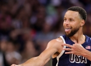 库里重要时刻锐不可当，塞尔维亚队带队取胜！观众掌声雷动(塞斯·库里现在在哪个队)